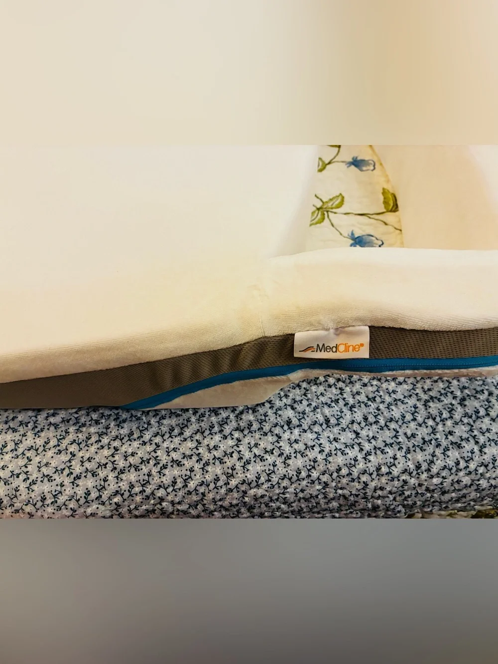 MedCline Shoulder Relief System for Side Sleepers who Suffer with Shoulder Pain